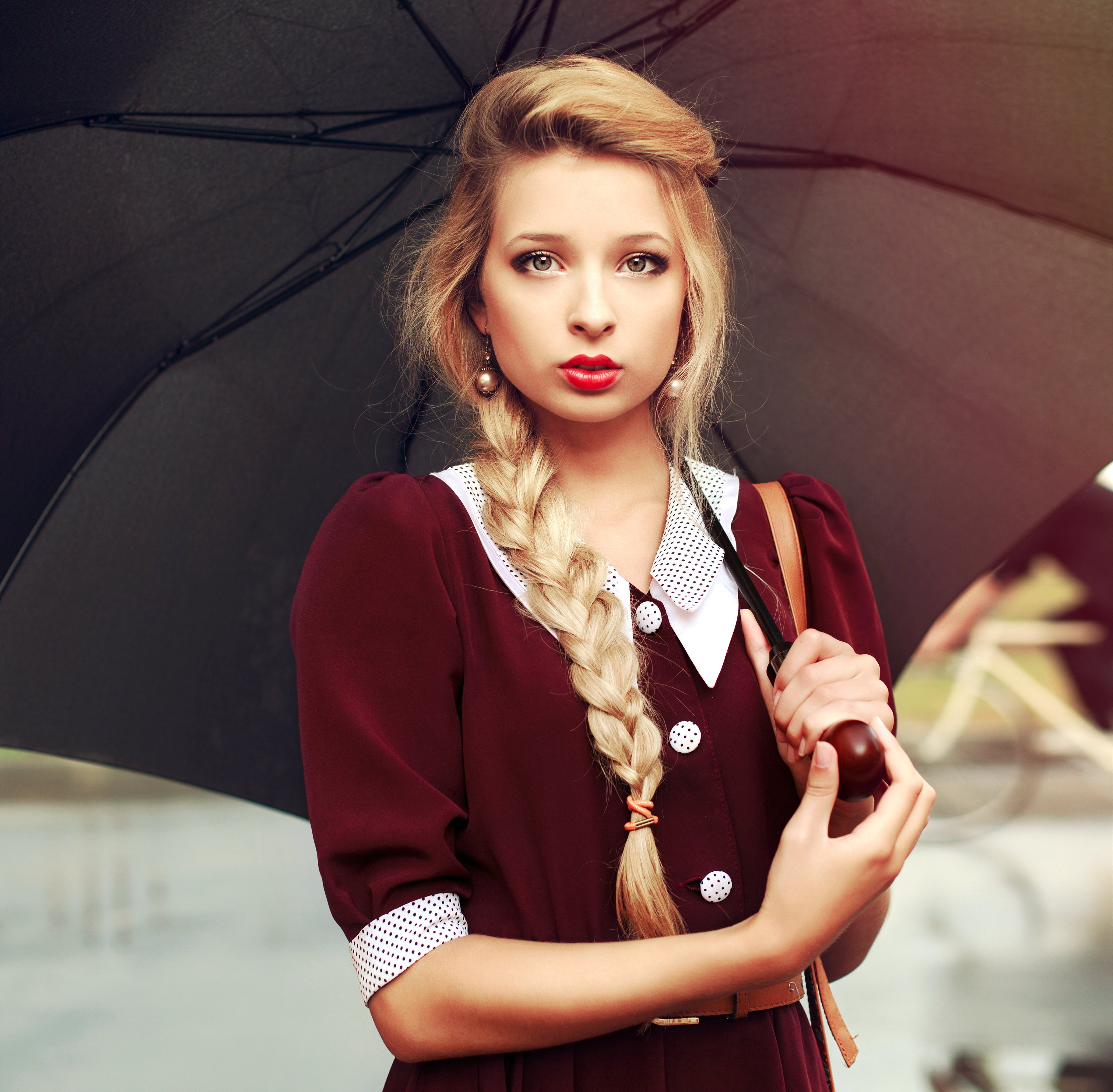 Tampil Stylish di Musim Hujan