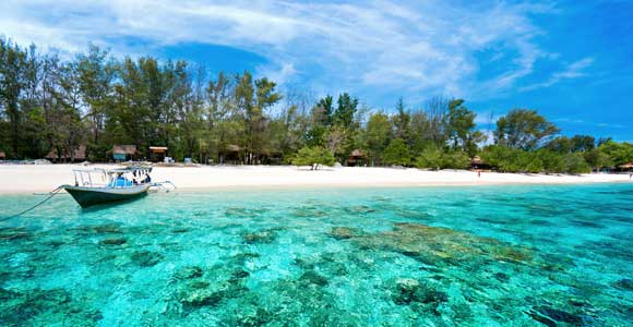 Traveling ke Pantai? Berikut Rekomendasi Pantai Terbaik di Indonesia