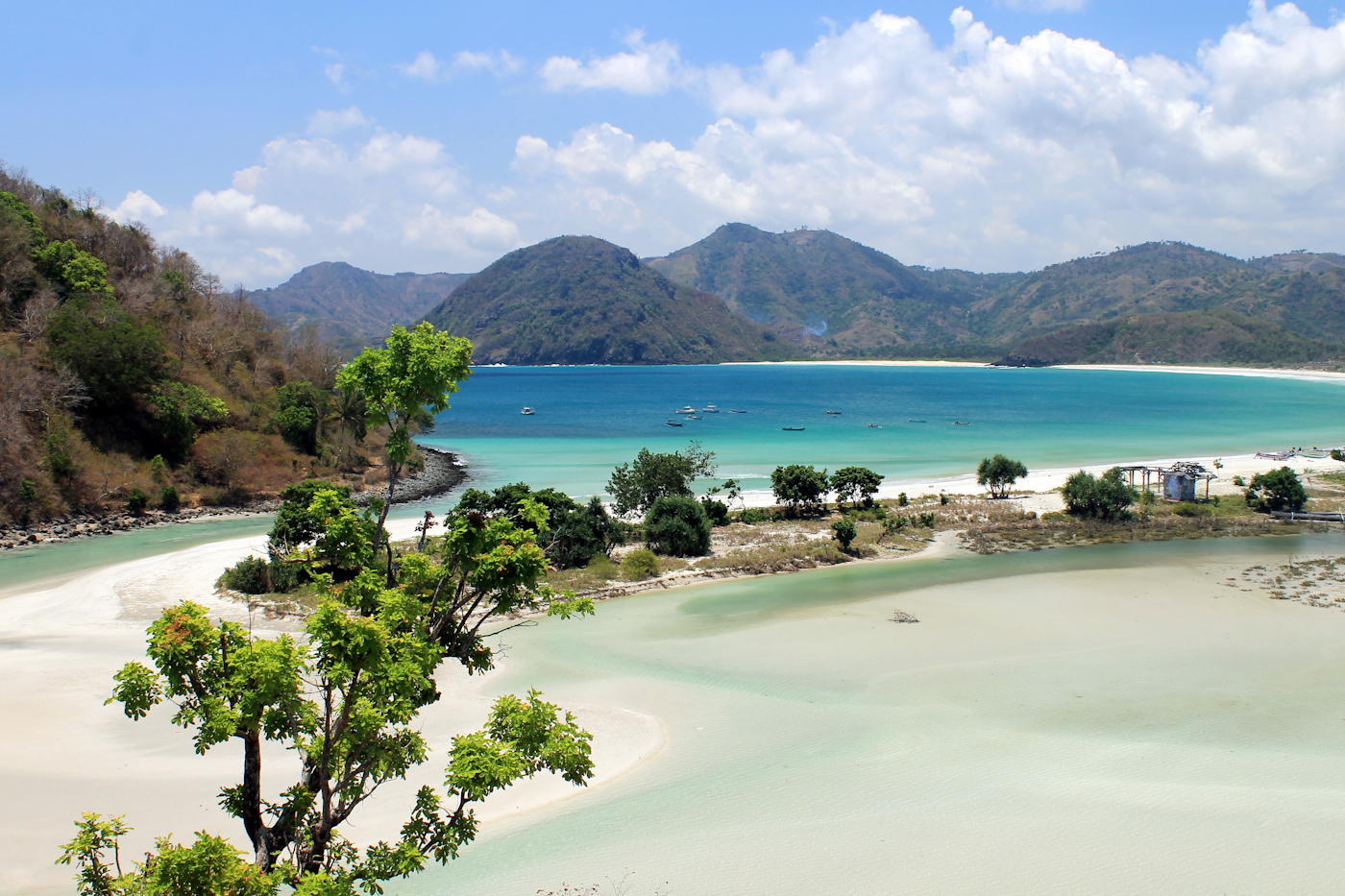 Traveling ke Pantai? Berikut Rekomendasi Pantai Terbaik di Indonesia
